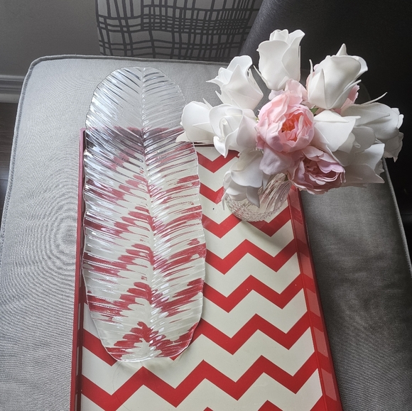 Clear glass platter shaped like a leaf - Picture 3 of 3